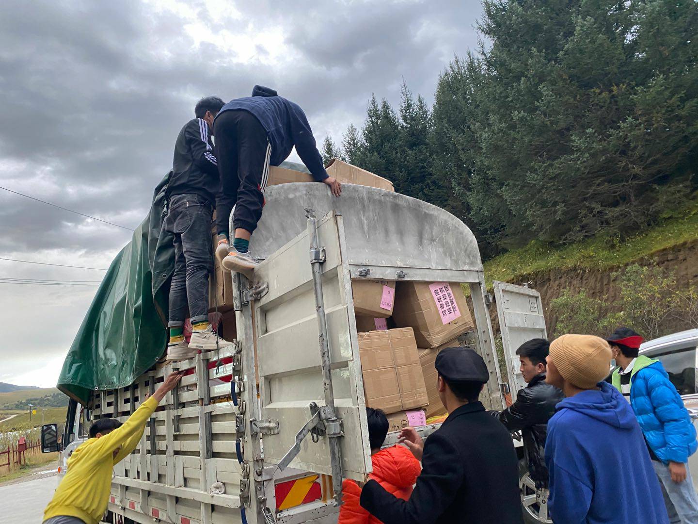 海口邹洪进口商品贸易有限公司公益回顾丨家国同欢月同圆 温暖满载甘孜州(图5)